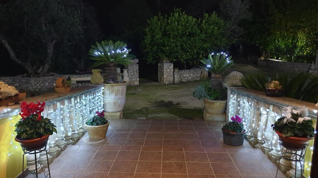 Villa Sargheruoli Монтерони-ди-Лечче Экстерьер фото
